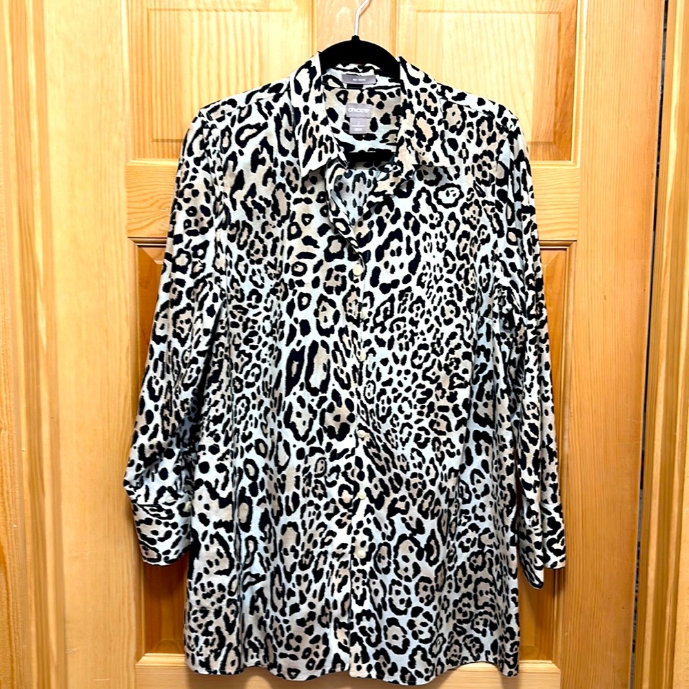 Chico’s no iron size 2 leopard print tunic blouse.